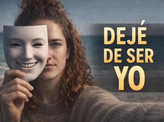 mujer colocándose una máscara simbolizando la necesidad de encajar y la pérdida de identidad