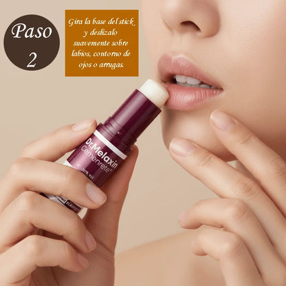 Paso 2: Aplicación directa del Bálsamo Multifunción Dr. Melaxin en labios