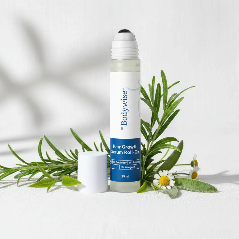 Serum Capilar Densidad Roll-On Be Bodywise con Romero, Redensyl y Anagain sobre fondo de lino blanco con ingredientes naturales