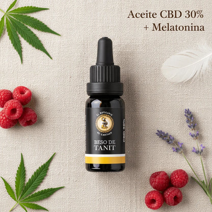 Beso de Tanit Aceite CBD 30% con Melatonina sobre fondo natural con frambuesas, lavanda y pluma - Aceite de cannabidiol para descanso profundo