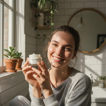 Cliente satisfecha mostrando Bean Cream de mixsoon - Testimonio real de uso diario